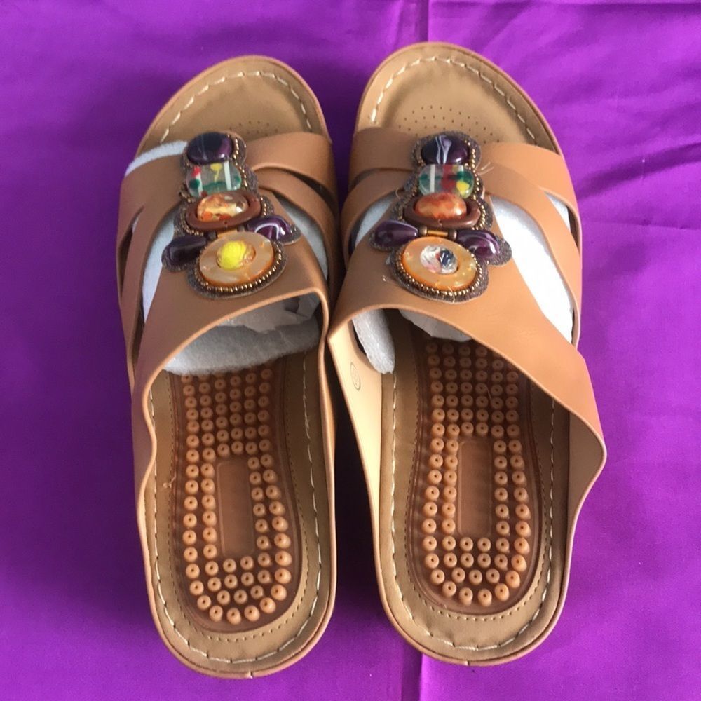 NWOT Tan jeweled slip on wedge sandals with heel massagers/cushion size 8/39 - Picture 4 of 9